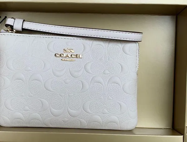 Authentic COACH EMBOSSED LOGO ZIP WALLET /2 CHARMS❤️❤️‍🔥 - Image 5