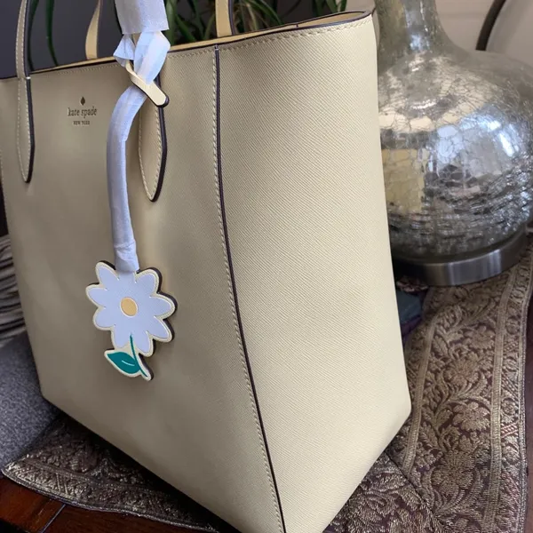 Authentic KATE SPADE Saffiano leather zip top Tote/Flower charm - Image 6
