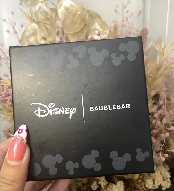 NEW IN BOX Disney BaubleBar Daisy Duck Sparkling Princess Earrings - Image 3