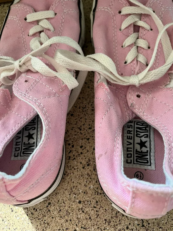 Converse women's pink size 6.5 in good condition In front of shoe picture of kids were painted - Image 6