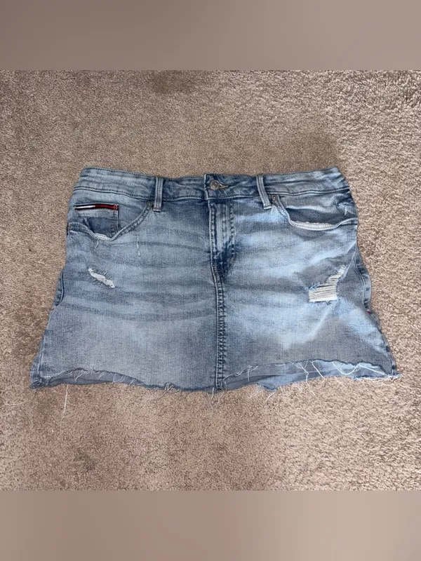 Tommy Hilfiger Light Blue Distressed Denim Mini Skirt - Image 2