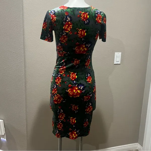 Zara green velvet short sleeve floral dress - Image 5