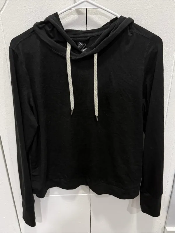 Vuori Black Heather Halo Essential Hoodie - Image 4