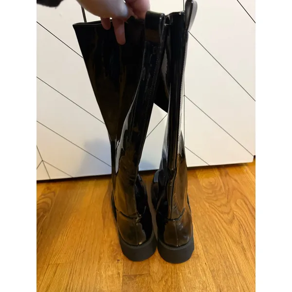 Aerosoles Women 9 Slalom Pull on Round Toe Black Faux Patent Leather Boot Boots - Image 2