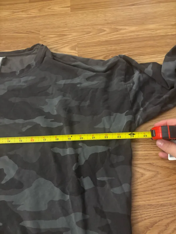 Athleta Charcoal Camo Crewneck Sweatshirt Size Large - Image 5