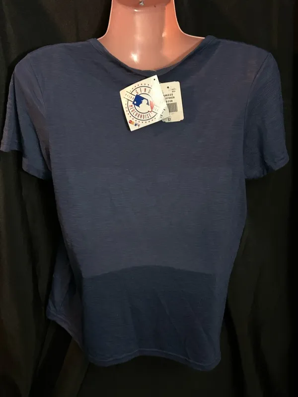 Majestic New York Yankees MLB Women's Navy & Silver Scoop Neck Tee MD NWT - Image 2