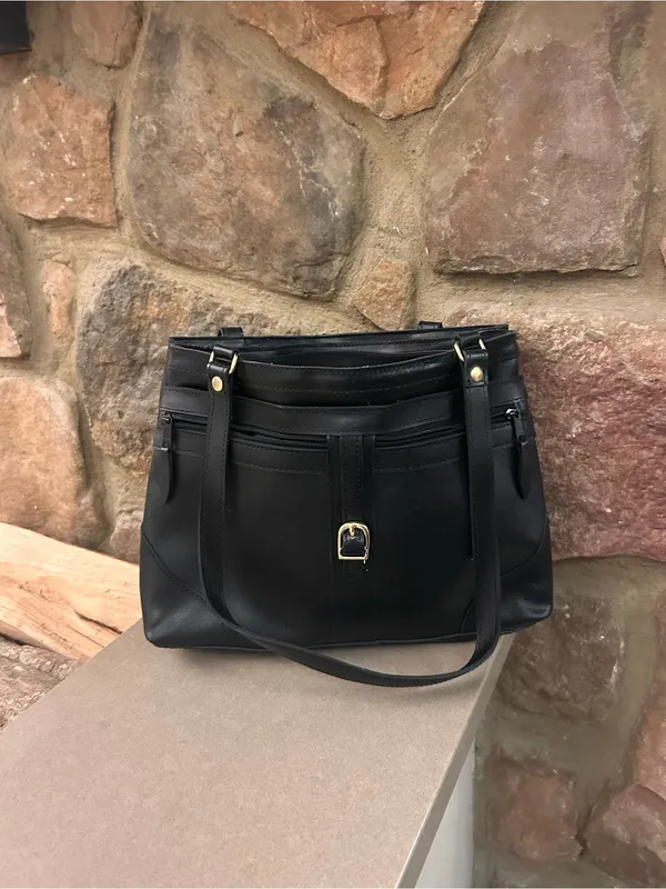 Elegant Black Shoulder Bag with Gold Buckle - Image 2