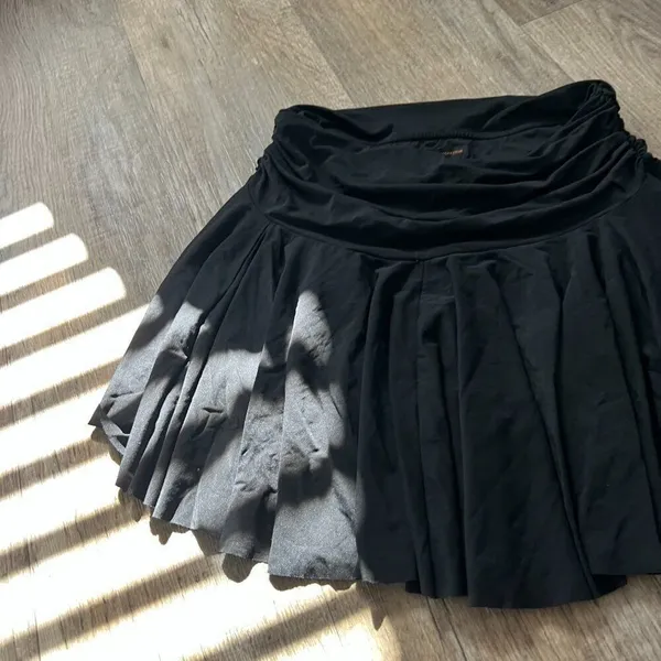 BCBG Maxazria black‎ mini skirt - Image 2