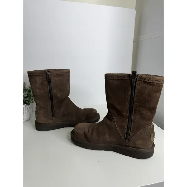 UGG Australia Roslynn 1889 Brown Leather Sheepskin Size 6 Zip Closure Y2K Cozy - Image 7