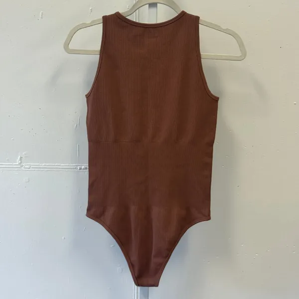 OQQ Ribbed Seamless Bodysuit Brown Sleeveless Crew Neck Thong Snap Large - Image 2