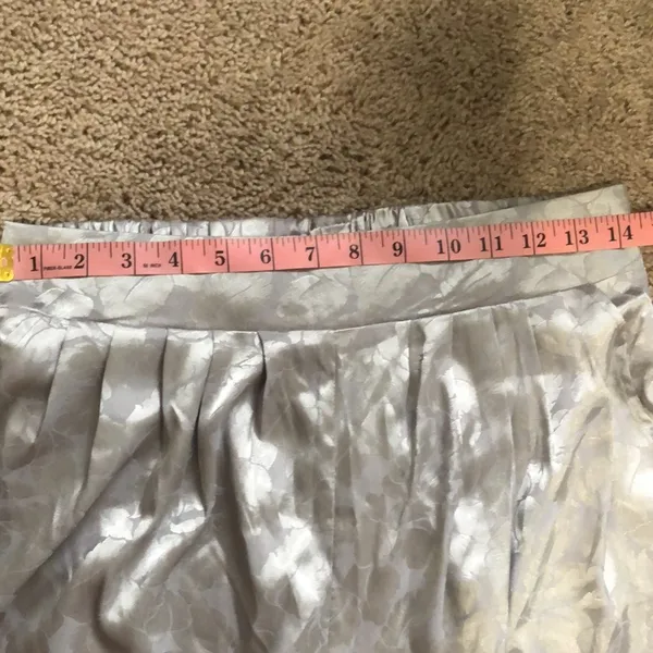Gimmicks by BKE satin wide leg printed pant gray/silver size M NWT - Image 8