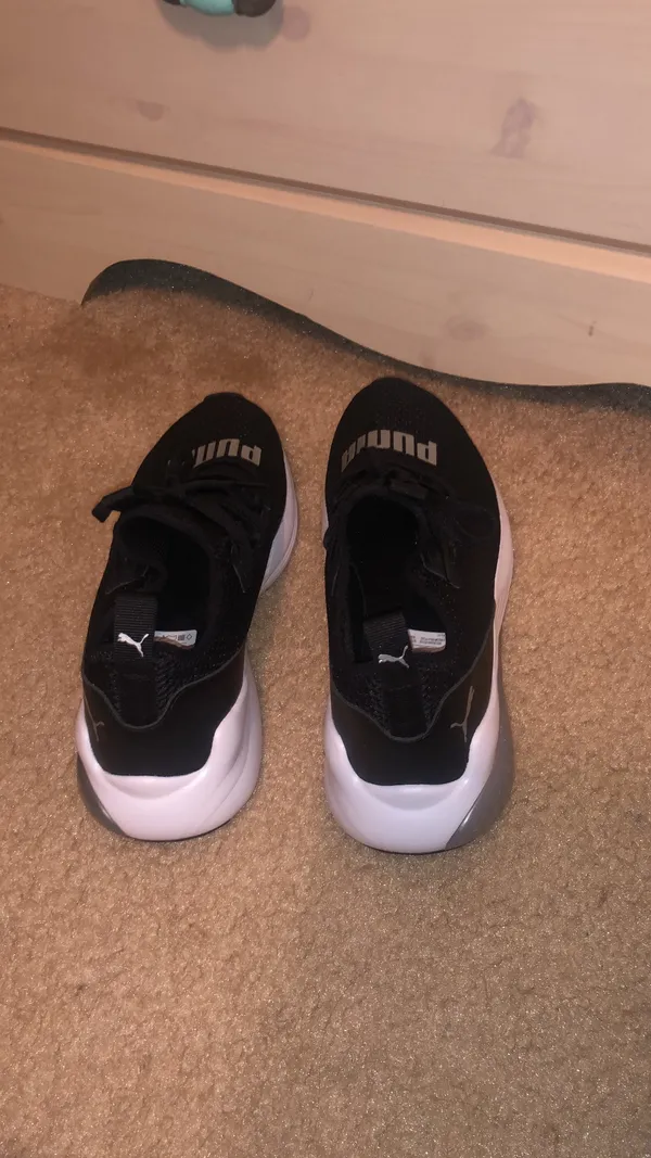 Sneaker Size 8 - Image 5