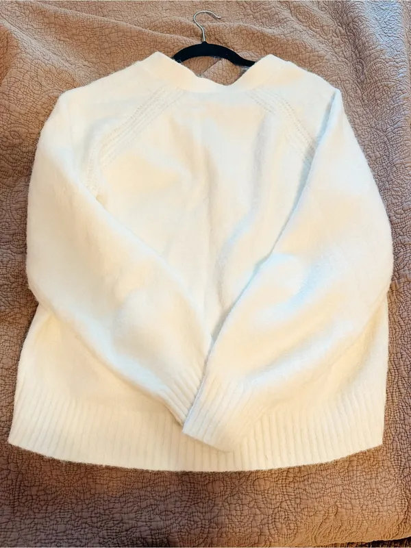Abercrombie & Fitch Cream V- Neck Cardigan - Image 3