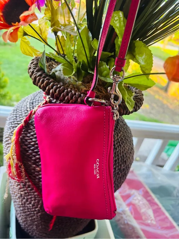 COACH Hot Pink Leather Wristlet Clutch - Image 2