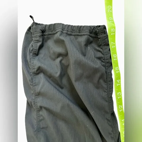 LuLuLemon Ladies Cropped Elastic Waist Pants black Size 4 - Image 6