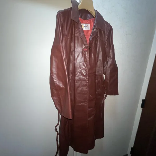 Vintage Avanti Brown Leather Trench Coat from the 1970’s Size Small - Image 3