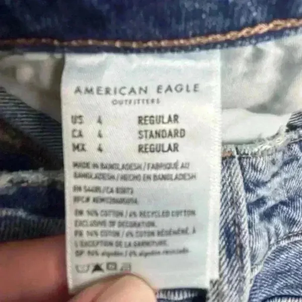 American Eagle Women's Tomgirl Distressed Boyfriend Jeans Size‎ 4 waist 28 Blue - Image 10