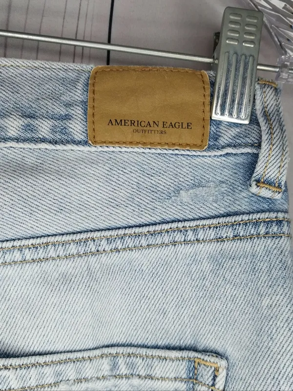 American Eagle Outfitters High-Rise Light Wash Y2K 90's Style Mom Jeans - Image 8