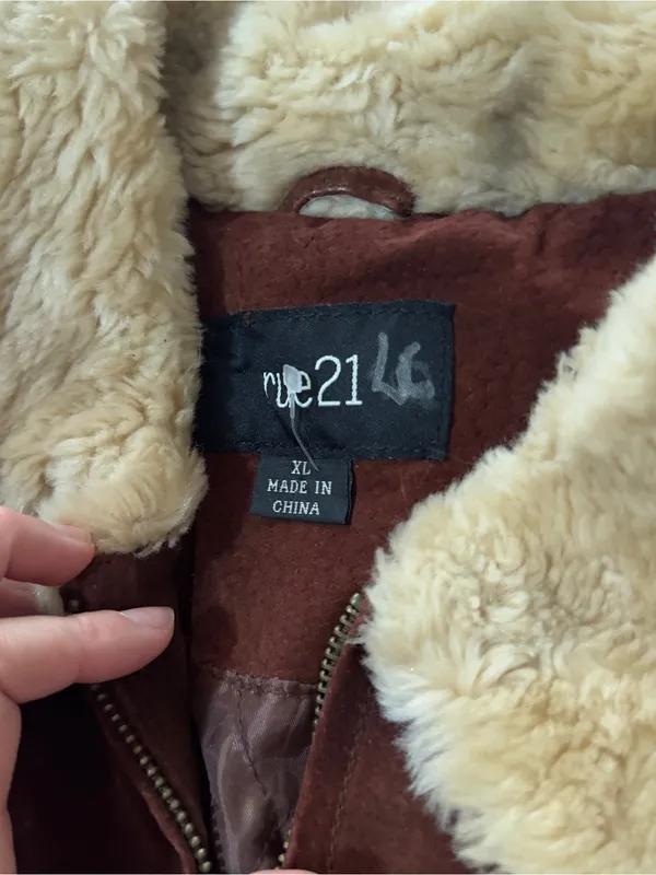 Rue 21 Y2K Brown Leather Jacket with Cream Shearling Trim - Image 3