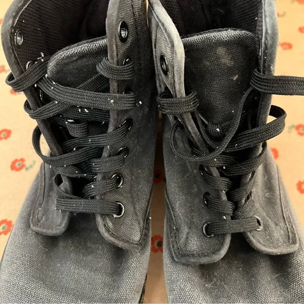 ✨ Dr.‎ Martens Doc Martens Women’s Black Gray Canvas Shoes 7 - Image 4
