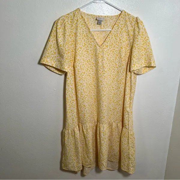 A New Day Women's Sz XS Ruffle Hem Dress Yellow White Floral V-Neck Short Sleeve - Image 2