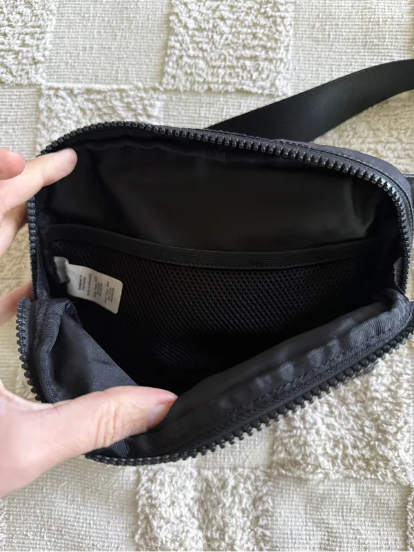 lululemon athletica Black Camo Everywhere Belt Bag - Image 4
