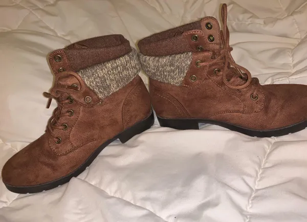 Brown Boots Size 5 - Image 4