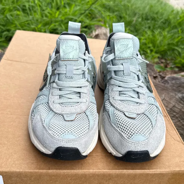 Nike Women's V2K Run Shoes - shoes 8.5 - Image 2