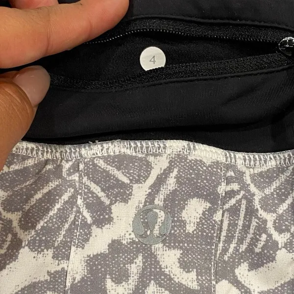 Lululemon Pace Setter Skirt Gray Floral Print Size 4 Running Athletic Skort - Image 3