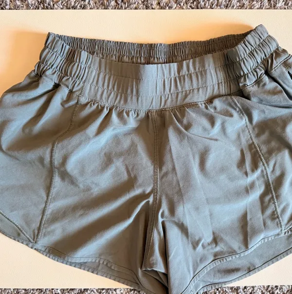 Lululemon Hotty Shorts Green - Image 3