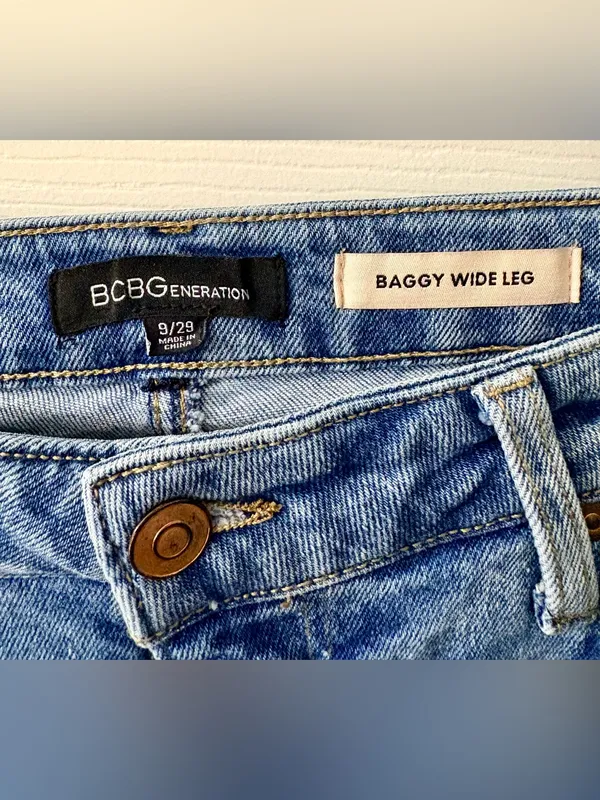 BCBGeneration Baggy Wide-Leg Jeans - Light Blue Denim size 9 - Image 3
