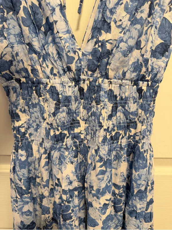 Abercrombie & Fitch Crinkle Textured Smocked Waist Maxi floral Dress Size Small - Image 4