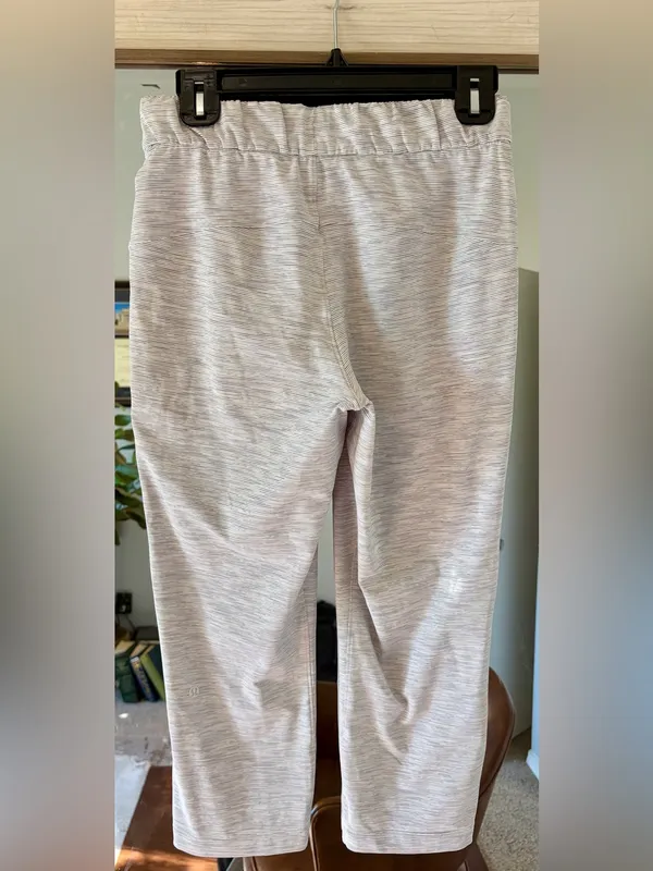 Lululemon On The Fly Pant Grey and White Drawstring size 4 Small - Image 3