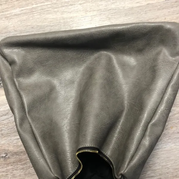 Large Gray Faux Leather Purse - Image 10