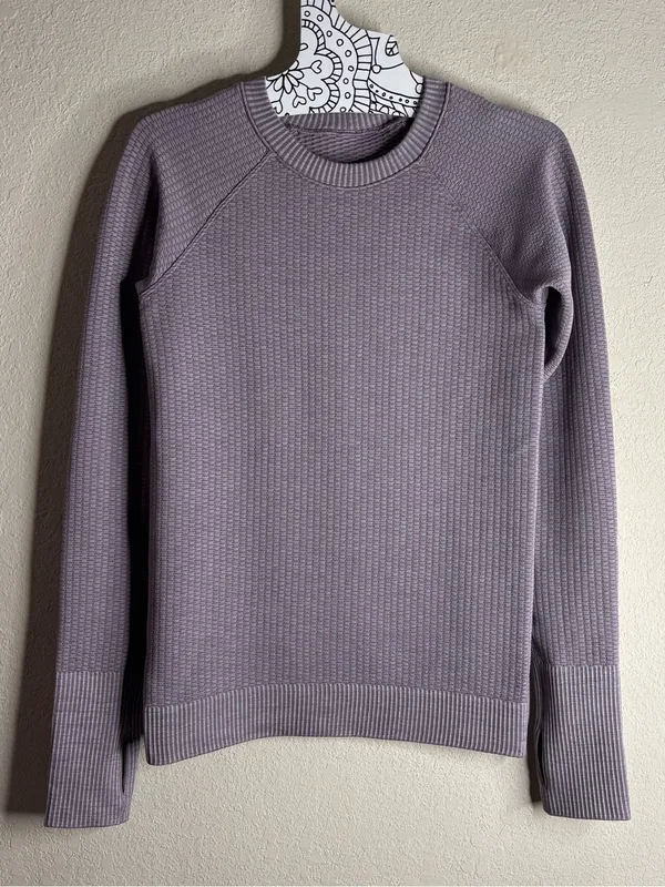 Lululemon Rest Less Pullover
Bubble Dot Violet Verbena / Chrome size 4 - Image 2