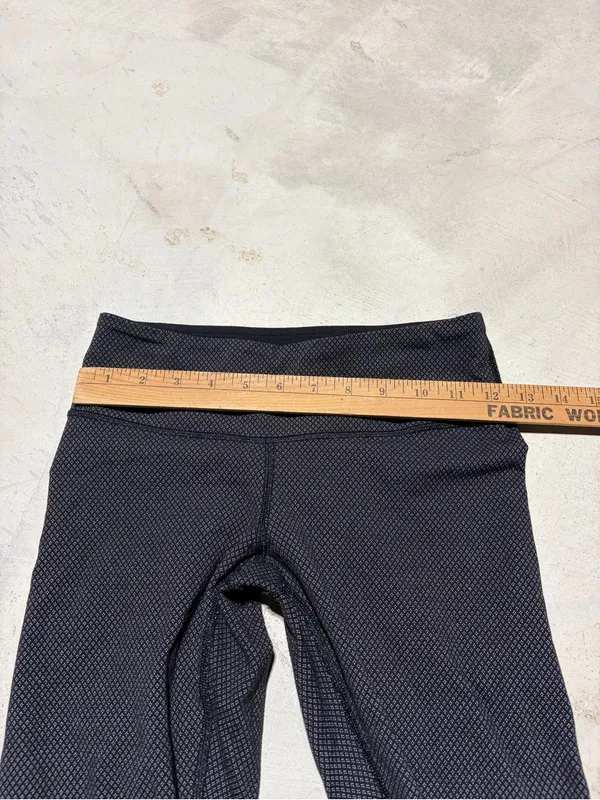 Lululemon patterned Leggings 4 - Image 3