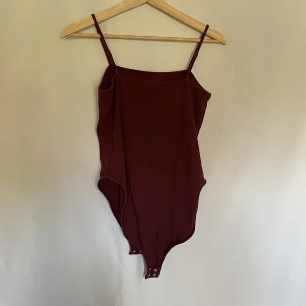 Old‎ Navy Womens Ribbed Burgundy Bodysuit Spaghetti Straps Snap Closure Medium - Image 7