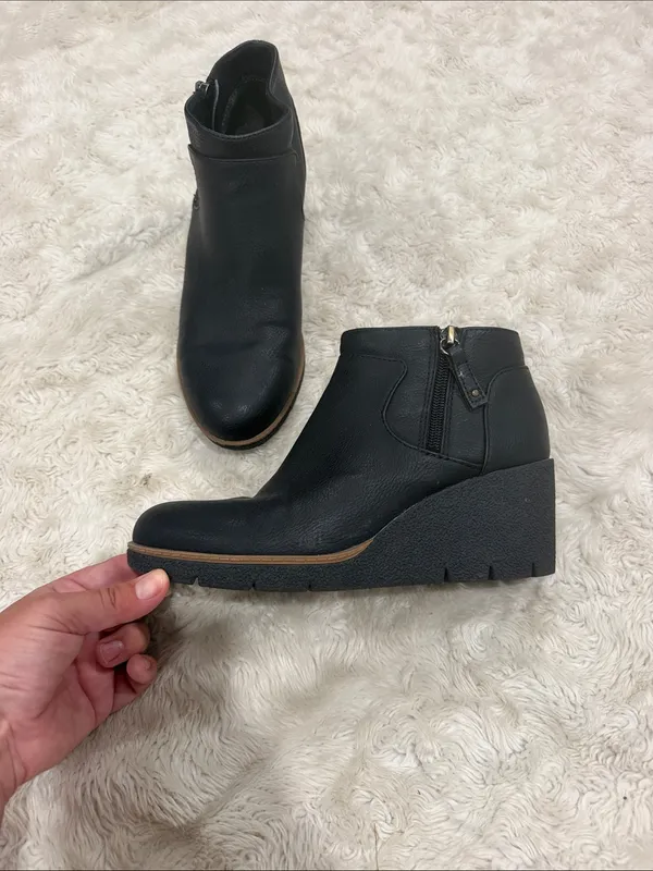Dr. Scholl's Bianca Wedge Bootie in black woman’s size 7 - Image 3