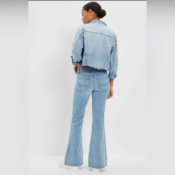 American Eagle Outfitters Blue Flare Leg Jeans SZ 8 - Image 3