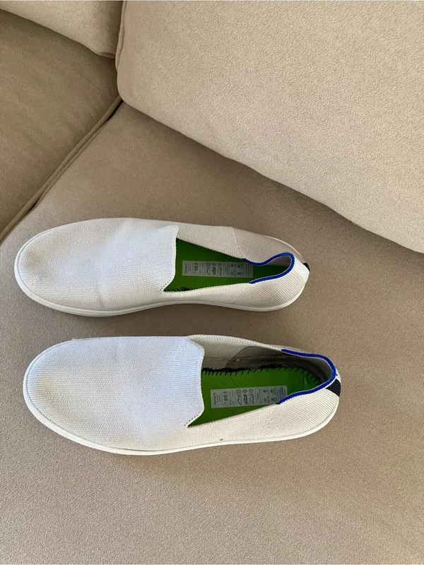 Rothy's Men's Slip-On Knit Sneakers in Beige with Navy Heel Detail - Image 8
