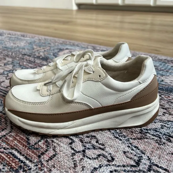 Cushionare Women's Score Lace Up Sneaker +Comfort Foam Size 8.5 Cream Ivory Tan - Image 2