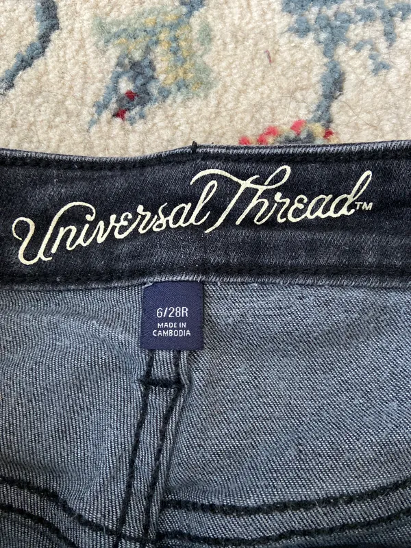Universal Threads Black Skinny Jeans - Image 5