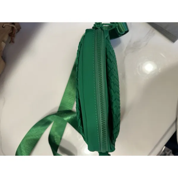 Sol and Selene Inspiration Kelly Green Woven Neoprene Crossbody Shoulder Bag NEW - Image 3