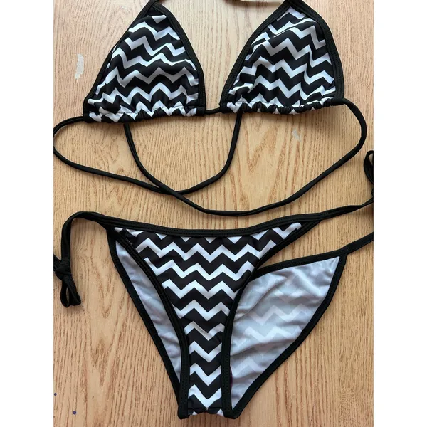 B4 New Womens Zigzag Print 2pc String Bikini Black white size Xs/Small - Image 2