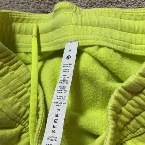 Lululemon Loungeful Shorts High-Rise 4"‎ Electric Lemon Fleece Athleisure Size 6 - Image 4