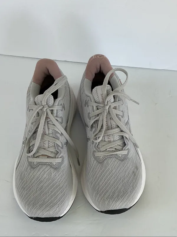 ASICS Versablast 4 Women's Gray Knit Sneakers with Pink Collar Trim - Image 3
