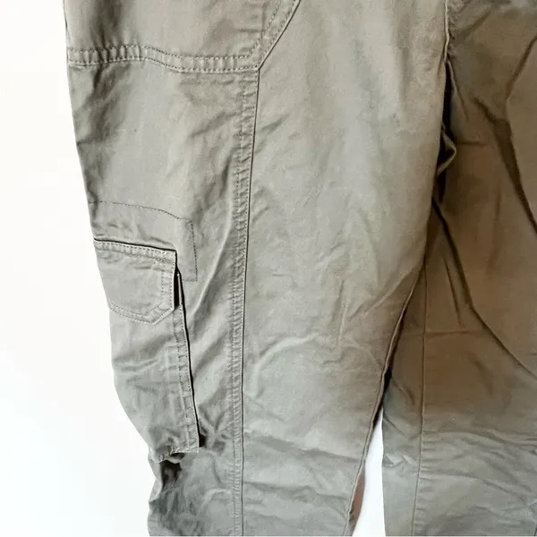 Abercrombie Army Green Cargo Pants - Image 3