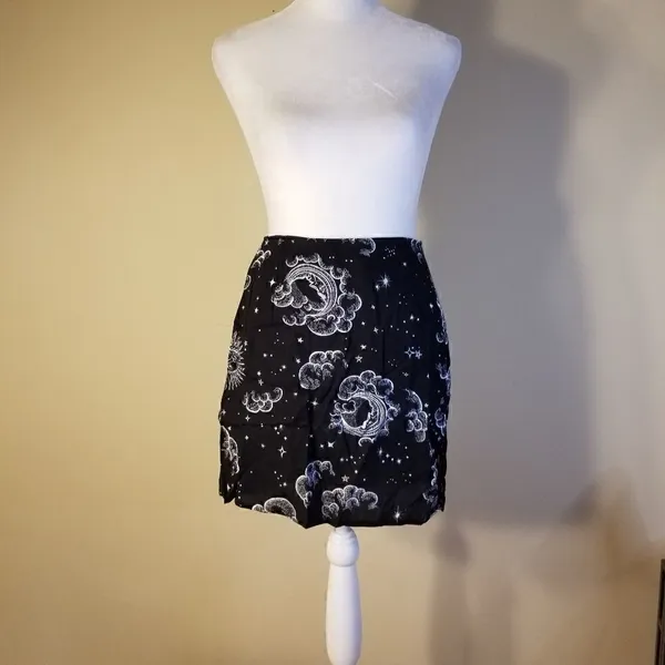 Motel Rocks NWT! A Line Mini Skirt With Thigh Split in Celestial Print Size XS - Image 2