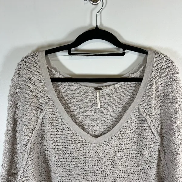 Free People‎ Womens Oversized V-Neck Textured Knit Sweater Beige Large - Image 2