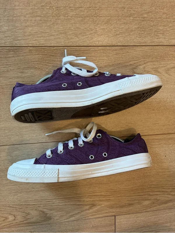 Converse Chuck Taylor Women’s Purple Lace Low Top Sneakers Size 9 - Image 3